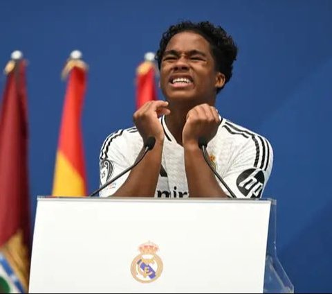 FOTO: Tangis Haru Wonderkid Brasil Endrick Saat Diperkenalkan sebagai Pemain Real Madrid