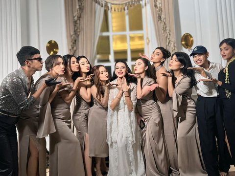 10 Potret Cantik Natasha Wilona saat Hadir di Acara Pernikahan Susan Sameh, Datang Bersama Partner Kondangan ini Sosoknya