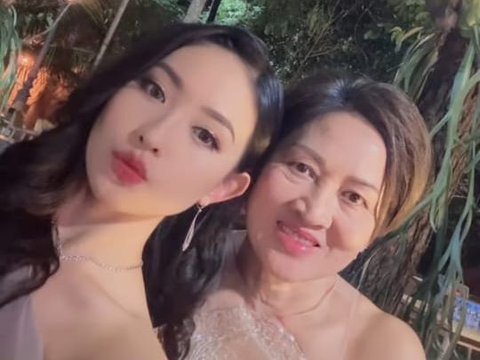 10 Potret Cantik Natasha Wilona saat Hadir di Acara Pernikahan Susan Sameh, Datang Bersama Partner Kondangan ini Sosoknya