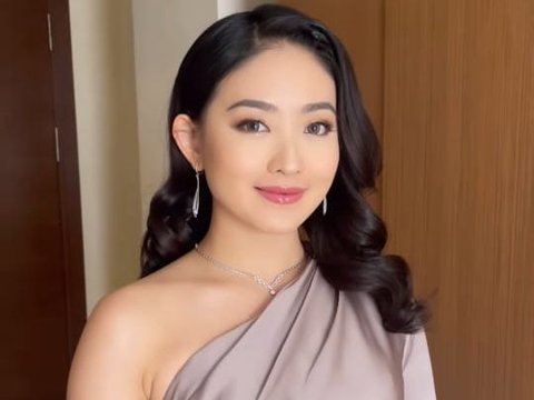 10 Potret Cantik Natasha Wilona saat Hadir di Acara Pernikahan Susan Sameh, Datang Bersama Partner Kondangan ini Sosoknya