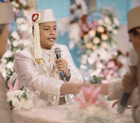 Viral Moment of Comedian Dustin Tiffani Enthusiastically Saying Ijab Kabul Until He Coughs While Marrying Ditha Rizky Amalia