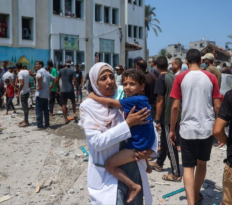 FOTO: Lagi, Israel Gempur Sekolah yang Jadi Kamp Pengungsian di Jalur Gaza hingga Tewaskan 30 Orang