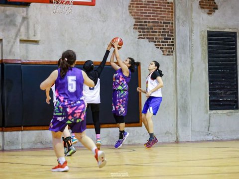 Girls Who Love Basketball, Join the Sunday Squad Basketball Community!