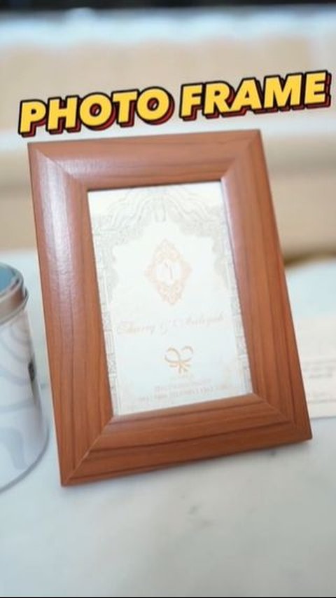 Then there is a small photo frame.