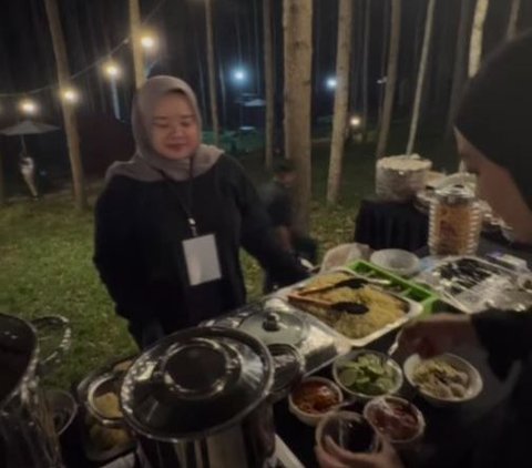 A Portrait of a Lineup of Artists Having Dinner with President Jokowi in IKN