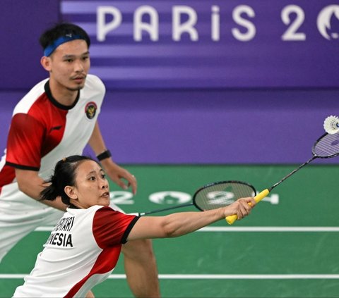 FOTO: Momen Ginting dan Gregoria Menang, Rinov/Pitha Kalah di Fase Grup Bulu Tangkis Olimpiade Paris 2024