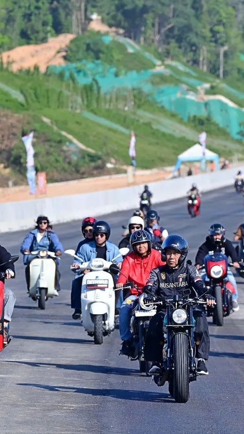 7 Potret Atta Halilintar Bonceng Aurel Naik Vespa saat Motoran Bersama Rombongan Presiden Jokowi di Balikpapan<br>