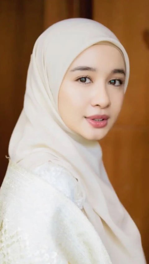 8 Latest Photos of Laudya Cynthia Bella Rumored to Be the Third Wife of Ustaz Nuzul Dzikri, Turns Out to Be a Hoax