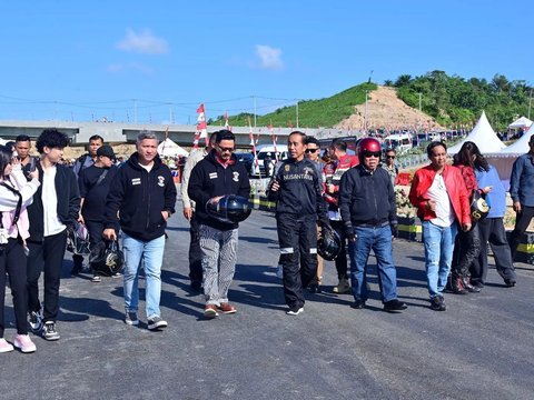 10 Photos of Jokowi Riding a Motorcycle Accompanied by Artists, Styled Like a Biker