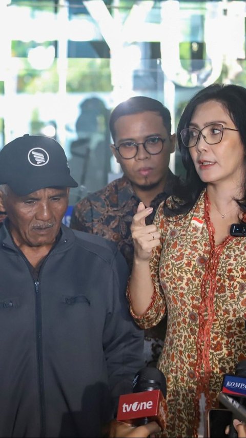 FOTO: Didampingi Rieke Diah Pitaloka, Ayah Korban Dini Mengadu ke Komisi Yudisial untuk Keadilan