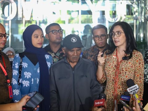 FOTO: Didampingi Rieke Diah Pitaloka, Ayah Korban Dini Mengadu ke Komisi Yudisial untuk Keadilan