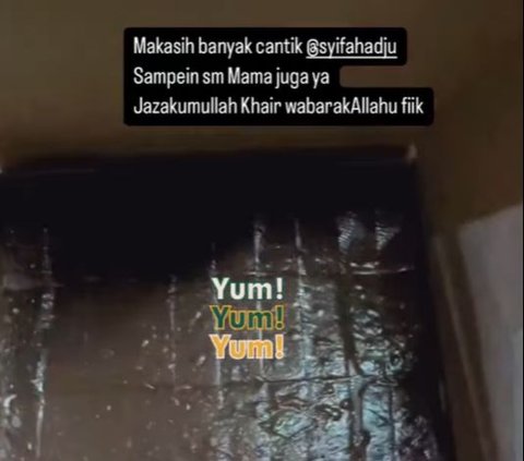 Ahmad Dhani and Mulan Jameela Receive a Special Gift from Syifa Hadju