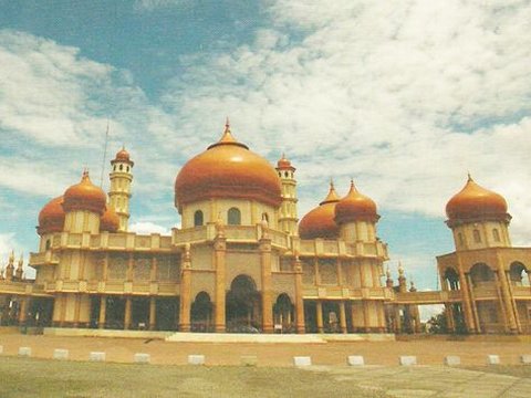 Megahnya Masjid Baitul Makmur, Landmark Kota Meulaboh yang Bernuansa Timur Tengah