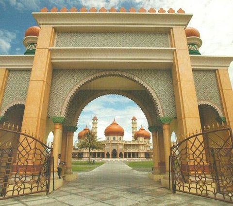 Megahnya Masjid Baitul Makmur, Landmark Kota Meulaboh yang Bernuansa Timur Tengah