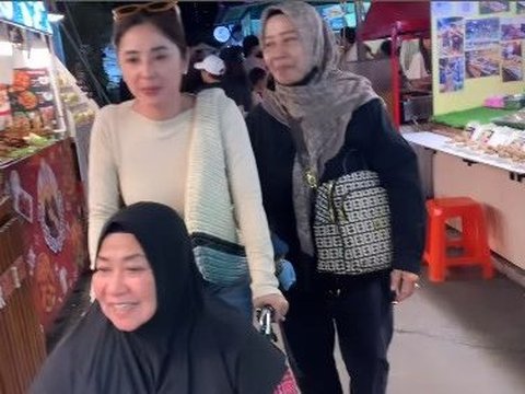 Potret Cantik Dewi Perssik saat Liburan di Thailand, Nikmati Momen Quality Time Bareng Keluarga