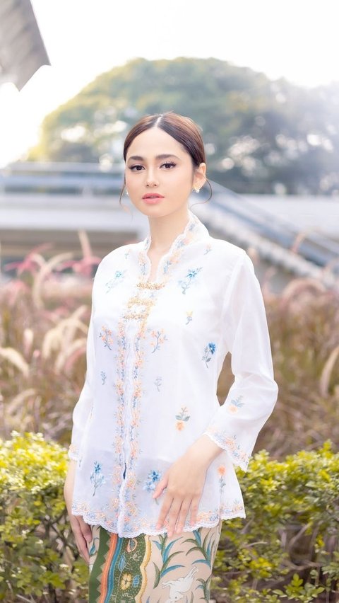 Portrait of Anggun Syifa Hadju Dressed in Kebaya, Captivating