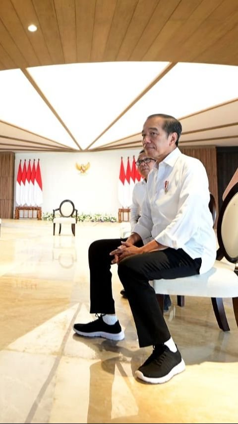 FOTO: Hari Kedua Ngantor di IKN, Jokowi Ajak Wartawan Keliling Kawasan Istana Kepresidenan