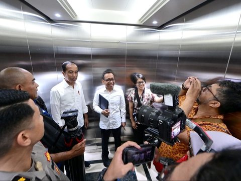 FOTO: Hari Kedua Ngantor di IKN, Jokowi Ajak Wartawan Keliling Kawasan Istana Kepresidenan