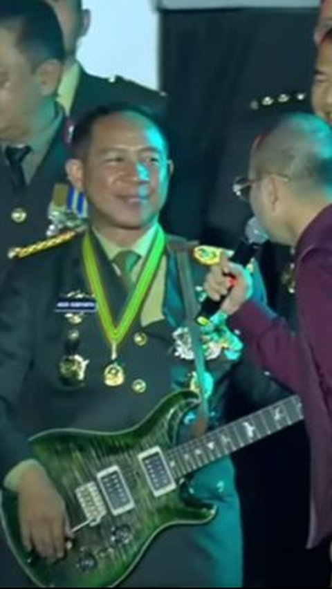 Iringi Kapolri Nyanyi 'Kepastian yang Ku Tunggu', Panglima TNI Curhat Lagunya Punya Memori saat Pacaran