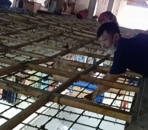 Viral Aksi Pedagang di Pasar Bogor Bersihkan Gedung dengan Uang Hasil Patungan, Tuai Pujian