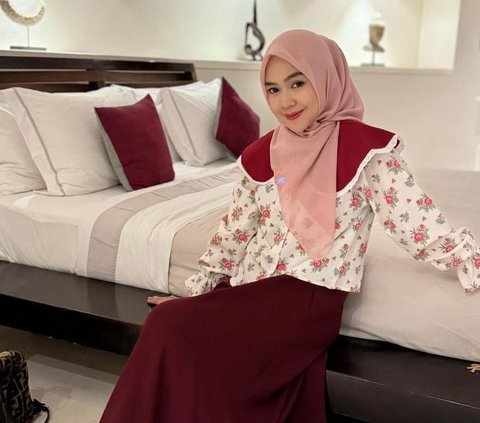 Potret Ria Ricis Ultah Ke 29, Dapat Hadiah Bunga Mawar Merah Inisial 'R' dan Buket Berisi Uang