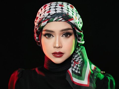 Latest Photoshoot of Ria Ricis After Returning from Hajj, Showing Sad Expression