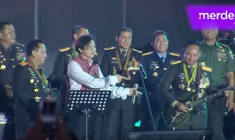 Duet Kapolri-Armand Gigi Getarkan Monas, Dahsyat Petikan Gitar Panglima TNI dan Dewa Budjana