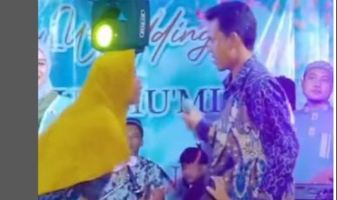 Viral Istri Ngamuk Lihat Suaminya Naik ke Panggung Mau Nyanyi Sama Biduan, Dipukul lalu Didorong Suruh Turun