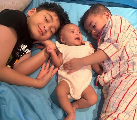Potret Terbaru Baby Lily Pakai Bando Pita Cantik Banget, Ramai Disebut Semakin Mirip Rayyanza 'Cipung'