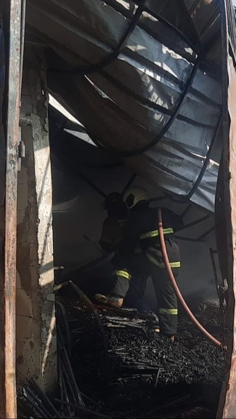 Tragis, Satu Keluarga di Bekasi Tewas Berpelukan dalam Kamar Mandi saat Kebakaran Gudang Perabotan