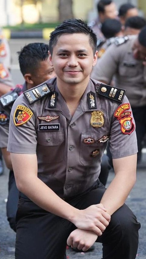 Potret Jevo Batara, Polisi Tampan Anak Jenderal Polri yang Baru Naik Pangkat Jadi Iptu <br>