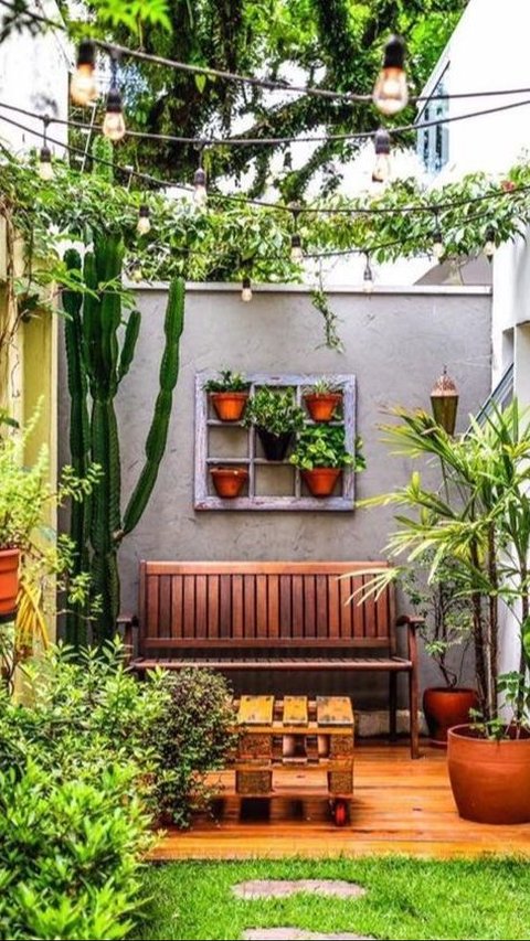 Dari banyaknya ide yang bisa direkomendasikan untuk tembok taman minimalis yang cantik ini, mana yang cocok dengan rumahmu? Jangan lupa hitung dengan seksama dan sesuaikan dengan budget ya.