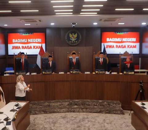 FOTO: Tok! DKPP Resmi Pecat Ketua KPU Hasyim Asy'ari karena Kasus Asusila