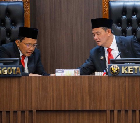 FOTO: Tok! DKPP Resmi Pecat Ketua KPU Hasyim Asy'ari karena Kasus Asusila