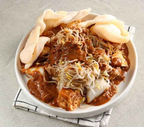 Tofu and Egg in Peanut Petis Sauce Recipe, Authentic and Tasty Dish from East Java