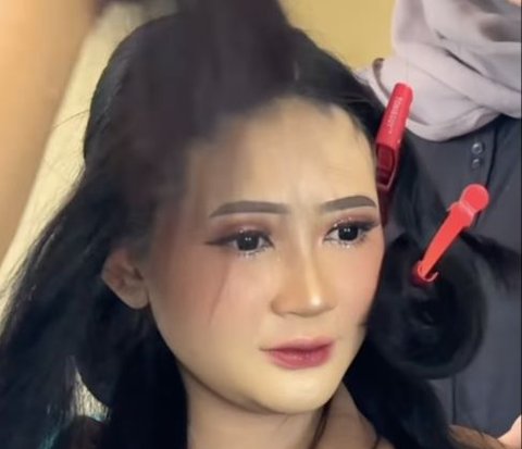 Very Impressive, Makeup Artist's Process Transforms Paes Solo Putri's Makeup into an International Hairdo