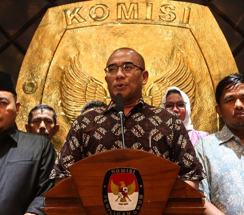FOTO: Momen Ketua KPU Hasyim Asy'ari Angkat Bicara Usai Resmi Dipecat DKPP karena Tindak Asusila