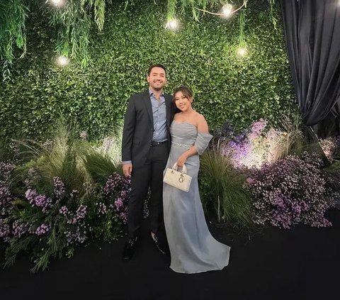 8 Potret Outfit Couple ke Kondangan Kece ala Artis, Mulai dari El Rumi-Syifa Hadju Sampai Al Ghazali-Alyssa Daguise