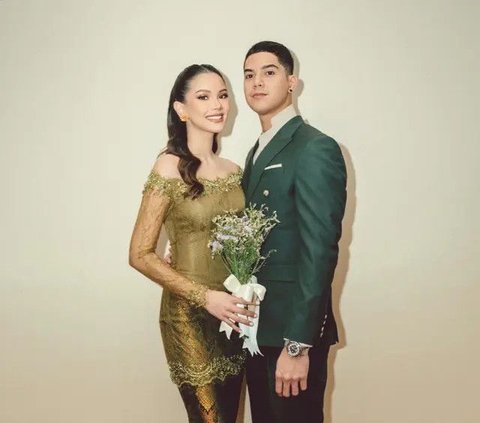 8 Potret Outfit Couple ke Kondangan Kece ala Artis, Mulai dari El Rumi-Syifa Hadju Sampai Al Ghazali-Alyssa Daguise