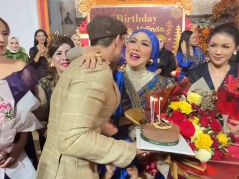 10 Potret Ulang Tahun Venna Melinda ke-52, Verrell Bramasta Berikan Kejutan ini untuk Sang Mama Hingga Menangis Terharu