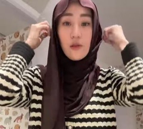 Tetap Langsing Meski Baru Melahirkan Anak Kedua, Ini Potret Larissa Chou yang Akui Berat Badannya 45 Kg