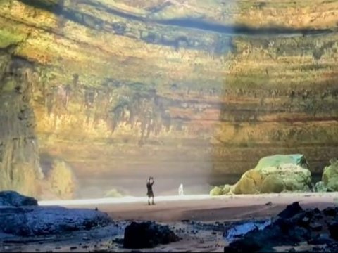 Sneaking a Peek at the Bottom of the 'Well of Hell' in Yemen, Its Contents Are Shocking