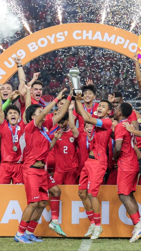 FOTO: Euforia Kemenangan Timnas Indonesia U-19 Angkat Trofi AFF U-19 2024