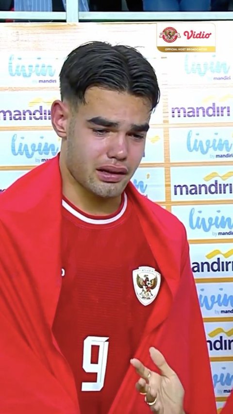 Pemain Jens Raven Bikin Kaget Presenter Hanum saat Diwawancarai, Nangis Kejer Timnas Juara AFF U-19