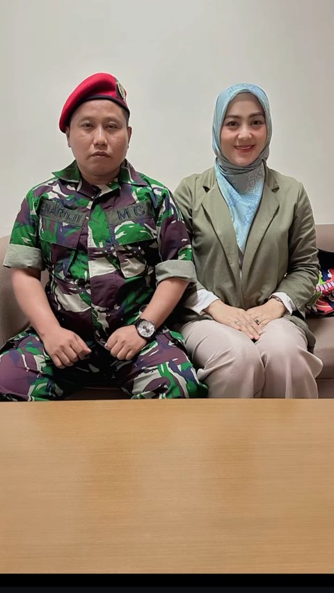 Gagah, Komedian Narji Pakai Baju Loreng dan Baret Merah Netizen Sebut Siap-Siap Karnaval 17 Agustusan<br>