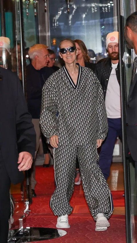 Check Out Celine Dion's Cool Style in a Rp114 Million Tracksuit