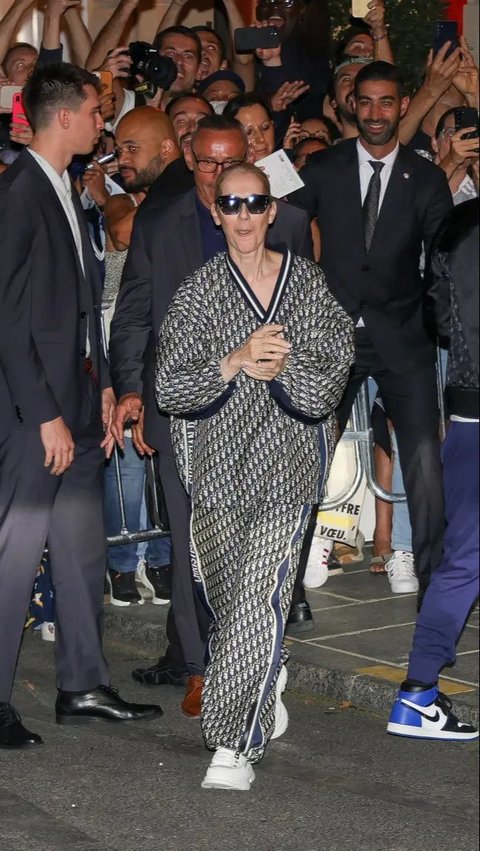 Check Out Celine Dion's Cool Style in a Rp114 Million Tracksuit