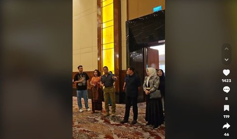 Sebelumnya, Andika Perkasa dan Yuyu Sutisna tampak berada di sebuah gedung mewah. <br>