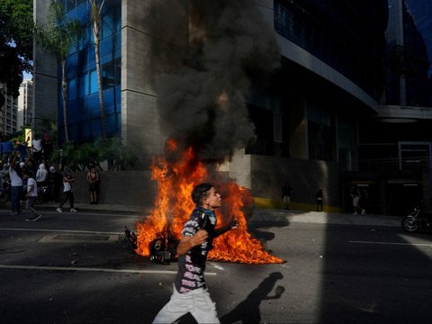 FOTO: Maduro Menang Pemilu Lagi, Demonstrasi Besar-Besaran Berujung Ricuh Pecah, Situasi Venezuela Mencekam!