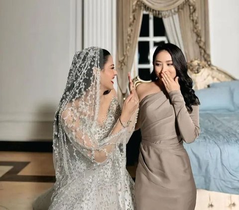 10 Photos of Natasha Wilona as a Bridesmaid at Susan Sameh's Wedding, Just as Beautiful as the Bride